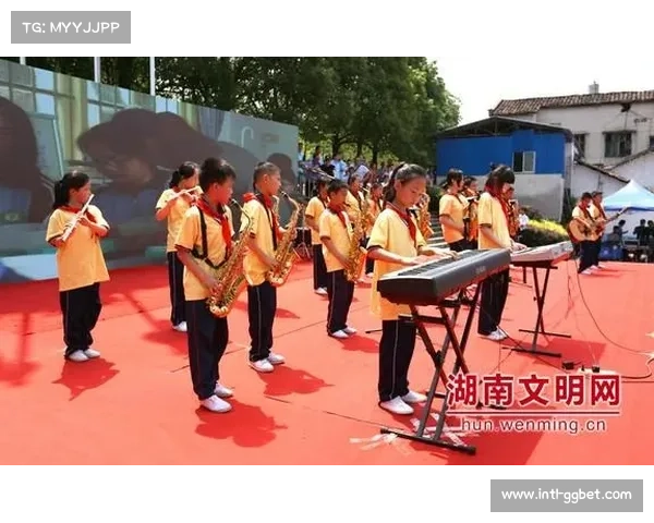 莫旗篮球联赛从10支队伍发展到近20支,覆盖乡村、单位、俱乐部等多元群体 莫旗篮球联赛从10支队伍发展到近20支,覆盖乡村、单位、俱乐部等多元群体